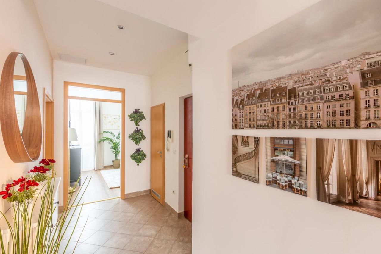 Explore Budapest From A Luxurious Cozy Apartment Exterior foto